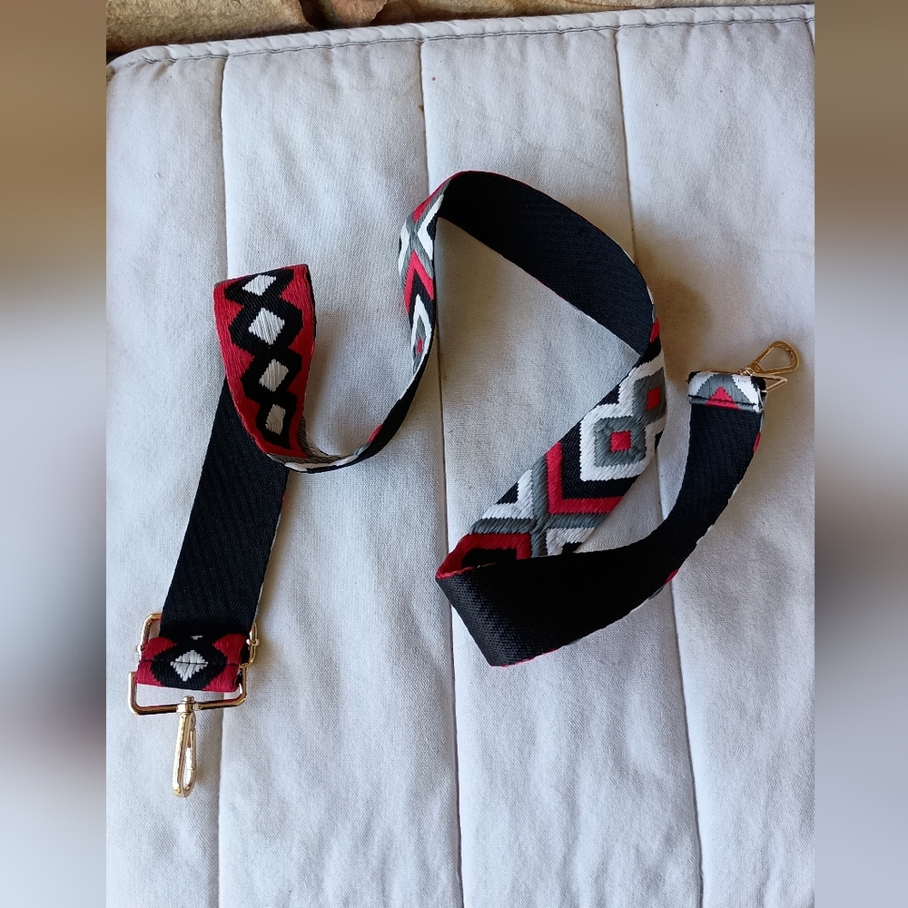 Geometric Patterned Crossbody Strap With Gold Har… - image 3